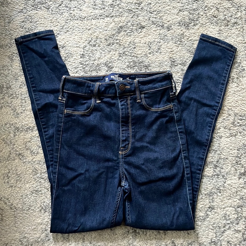 Highwaisted stretchy jeans. Never worn!